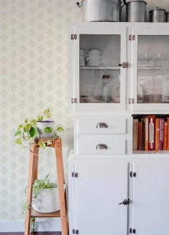 Chesapeake Kinfolk Kova Floral Crest Wallpaper - Yellow