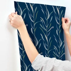Greenhouse Chloe Vine Wallpaper - Indigo